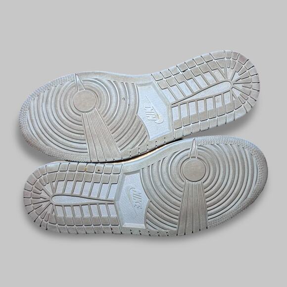 Air Jordan 1 Low UNC Blue & White Sneakers - Women’s Size 7 - Picture 6 of 6